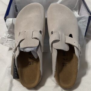 NWT Birkenstock Boston soft footbed suede antique white clogs, size 40